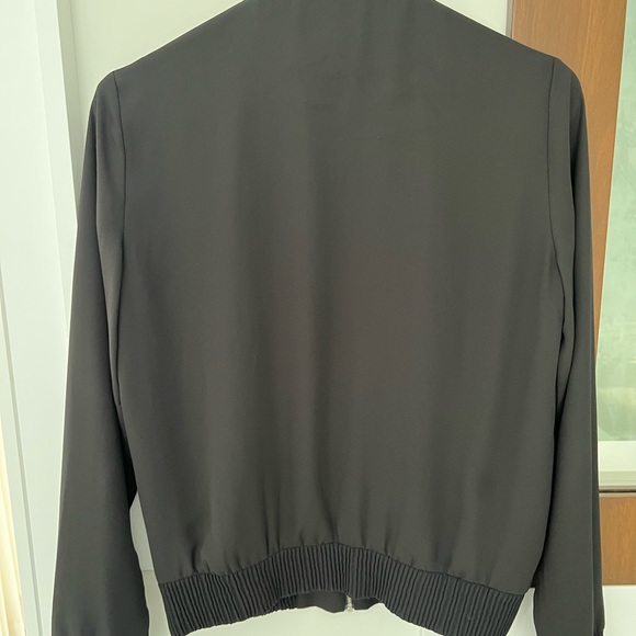 Aritzia Gilroy Bomber (crepe material) - Picture 3 of 3